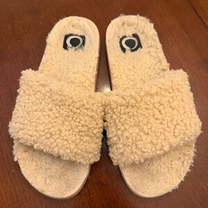 Shearling Slide-On Cozy Slippers Size 9